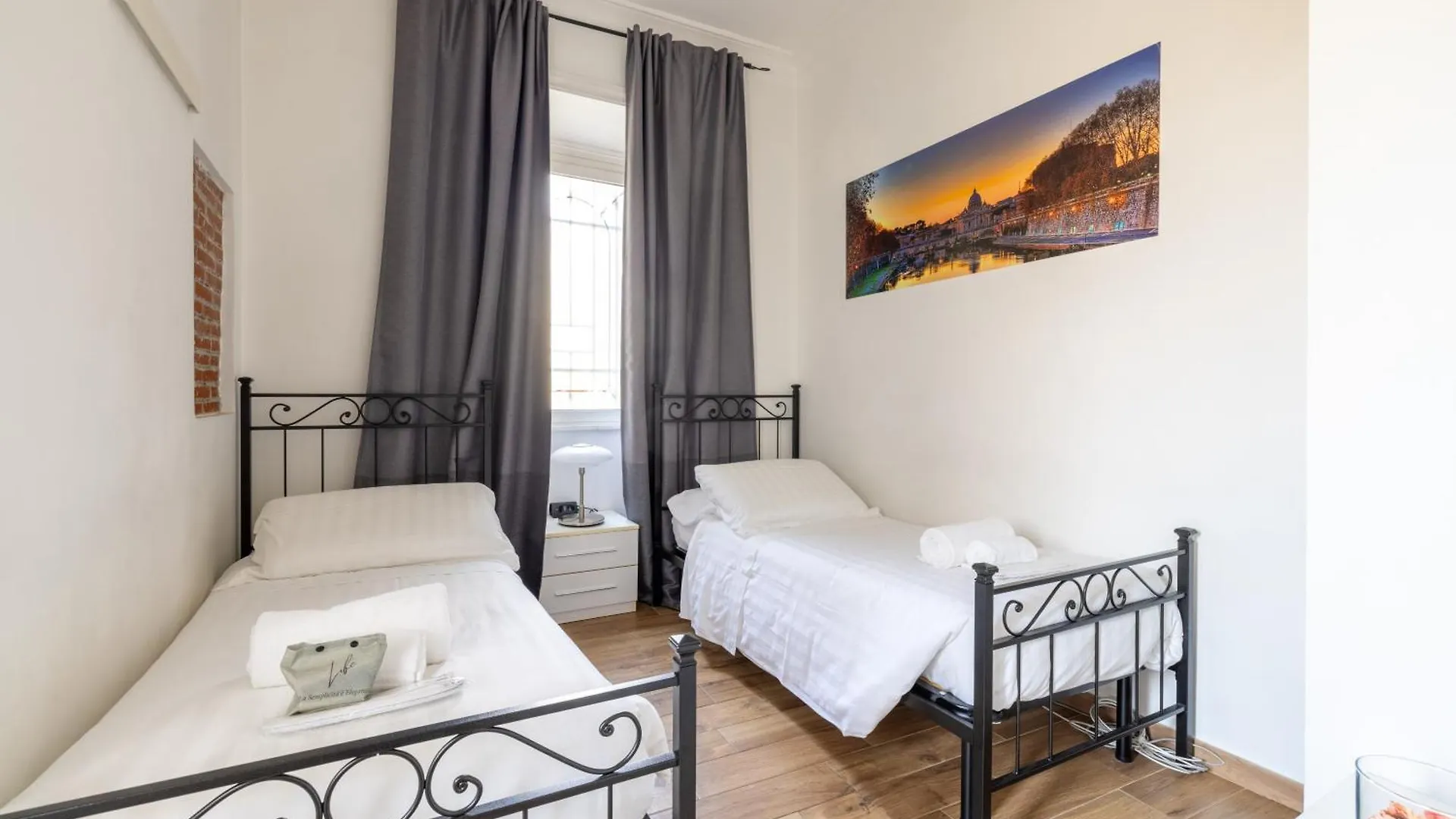 Quattro Fontane 4P - B&D Apts Rome 0*,  Italy